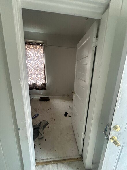 Building Photo - 5470 Plover Ave