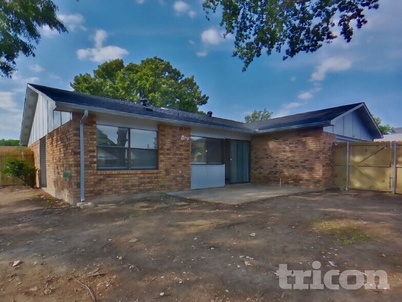 Building Photo - 414 Hemlock Dr