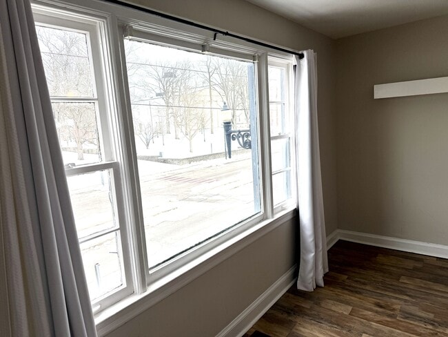 Building Photo - 329 W Broadway St