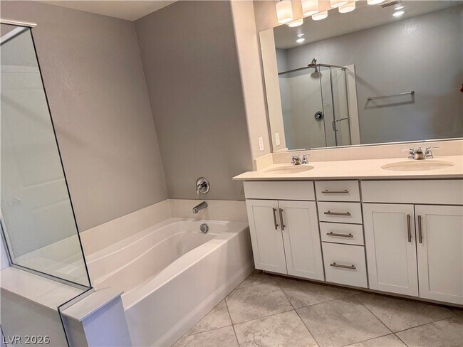 Building Photo - 2848 Alenga St