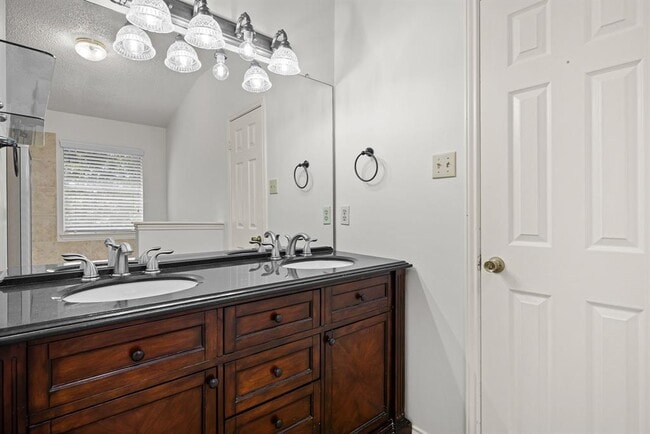 Building Photo - 13313 Black Canyon Dr