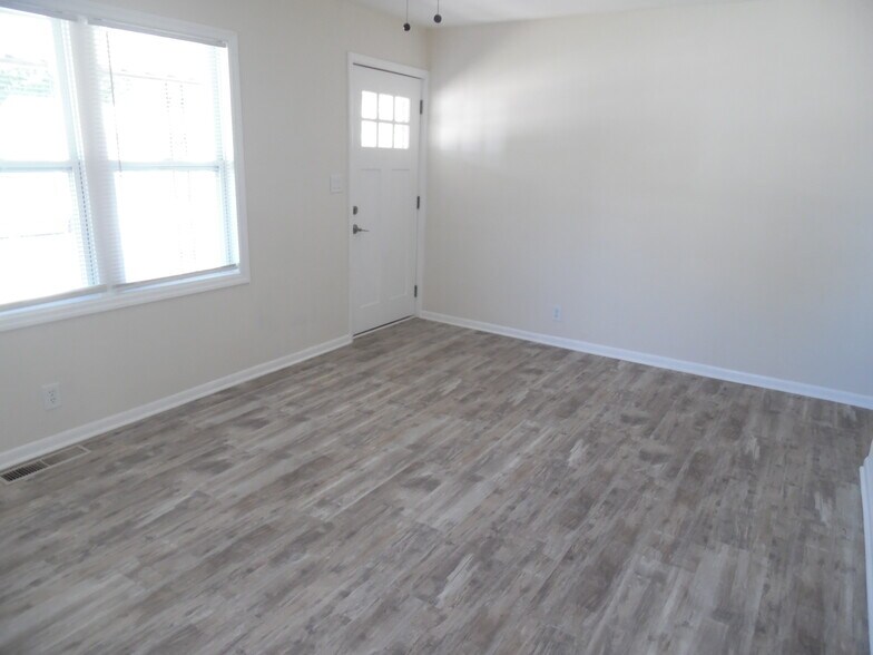 Building Photo - 1573 Biscayne Dr