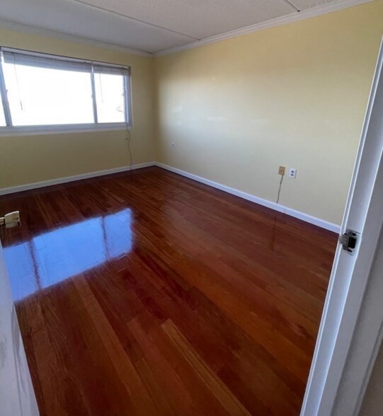 Building Photo - 100 Cove Way