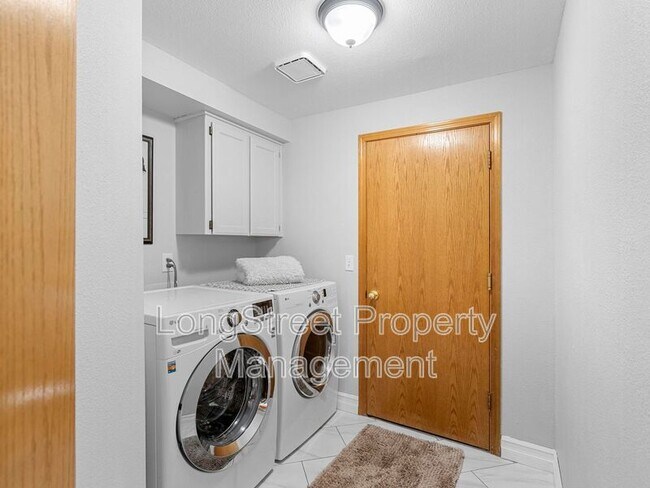 Building Photo - 15926 SW Hampshire Terrace