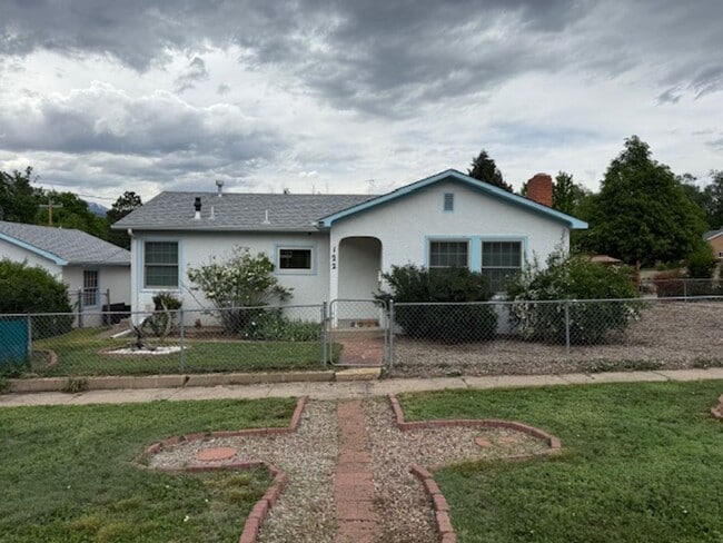 Primary Photo - Perfect Old Colorado City 2 Bedroom