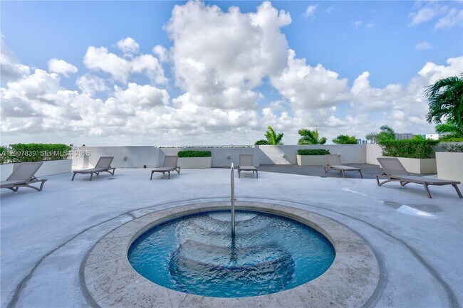 Building Photo - 1871 NW S River Dr