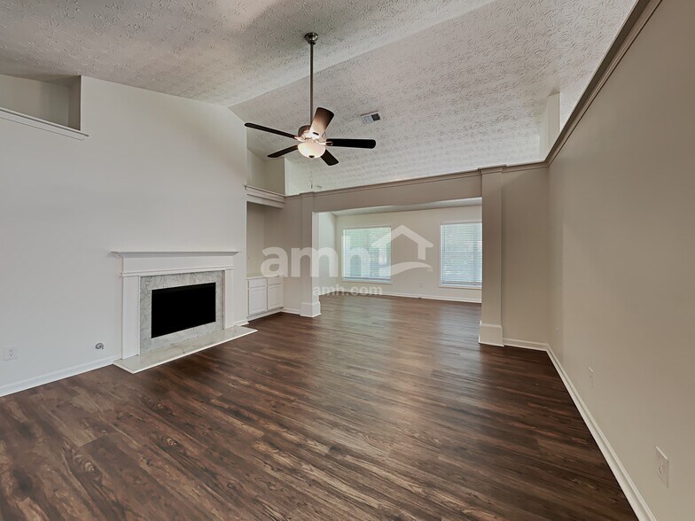 Building Photo - 3120 Victoria Park Dr NE