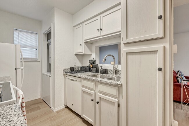 Building Photo - 11409 Springhollow Rd