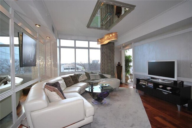 Building Photo - 54 Rainey St