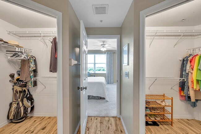 Building Photo - 1200 Country Club Dr