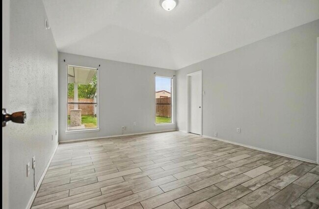 Building Photo - 14403 Wandering Wood Dr