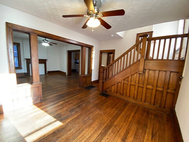 Building Photo - 338 E 18th Ave