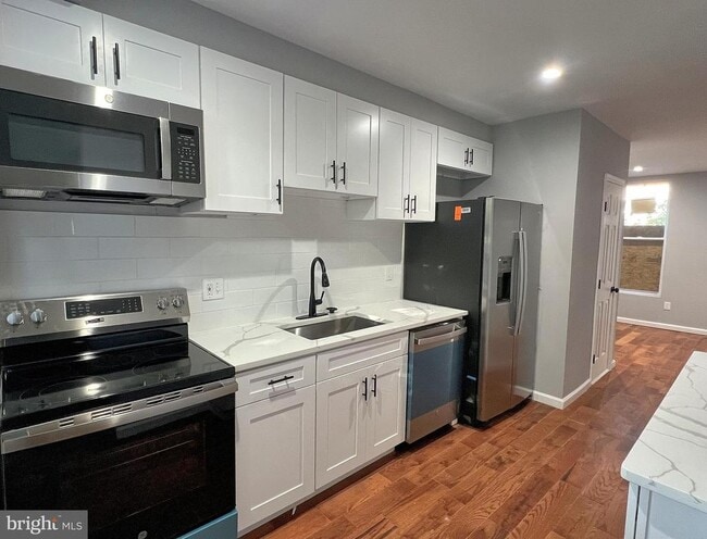 Building Photo - 220 N Montford Ave