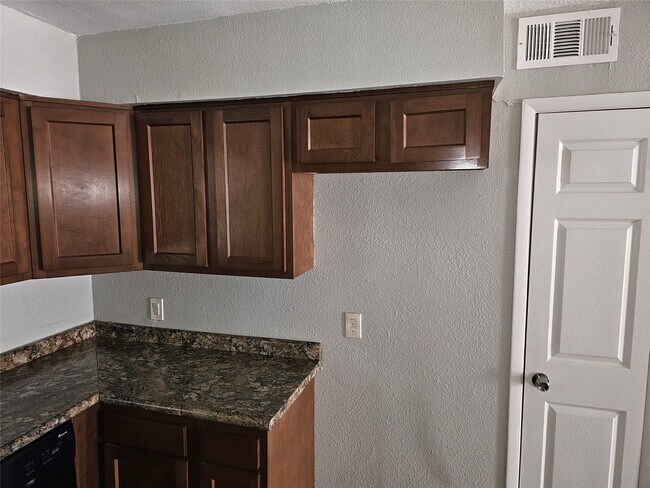 Building Photo - 1500 Oleander Dr