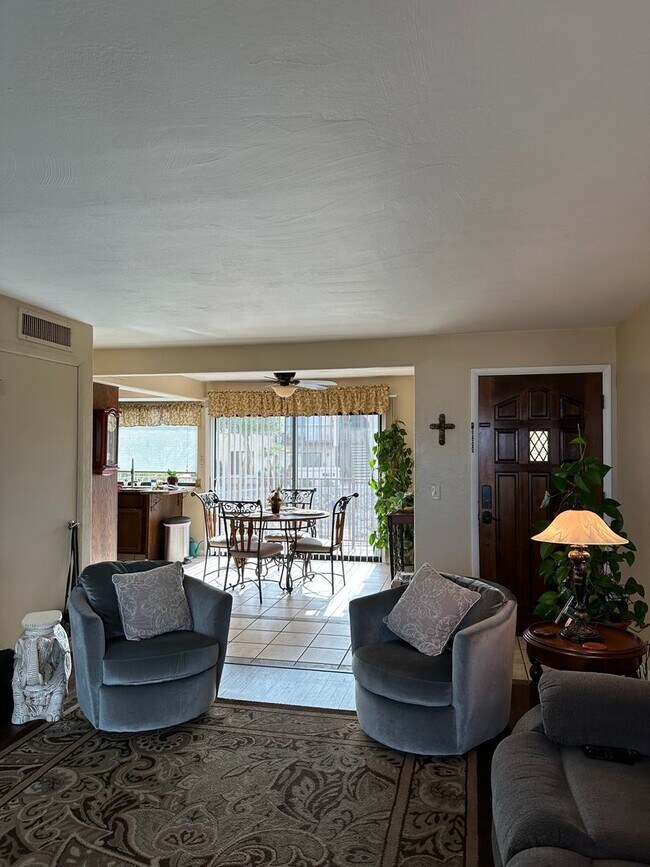 Building Photo - Winter 23/24 Furnished Rental - Nov-Dec-Jan