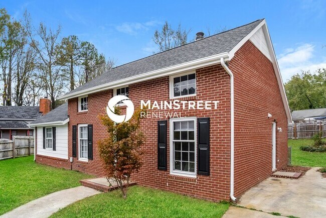 Building Photo - 3 Bedroom Pet-Friendly Home in Charlotte, NC with Main Street Renewal