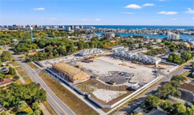 Building Photo - 10 Redbird Lp