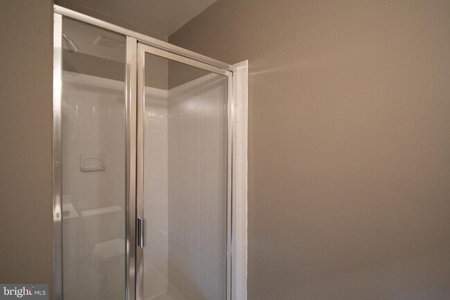 Building Photo - 1122 N Vernon St