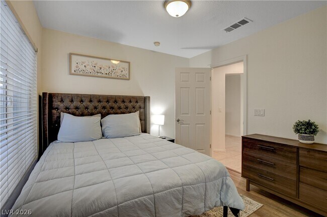 Building Photo - 1721 Sweet Pea Ave