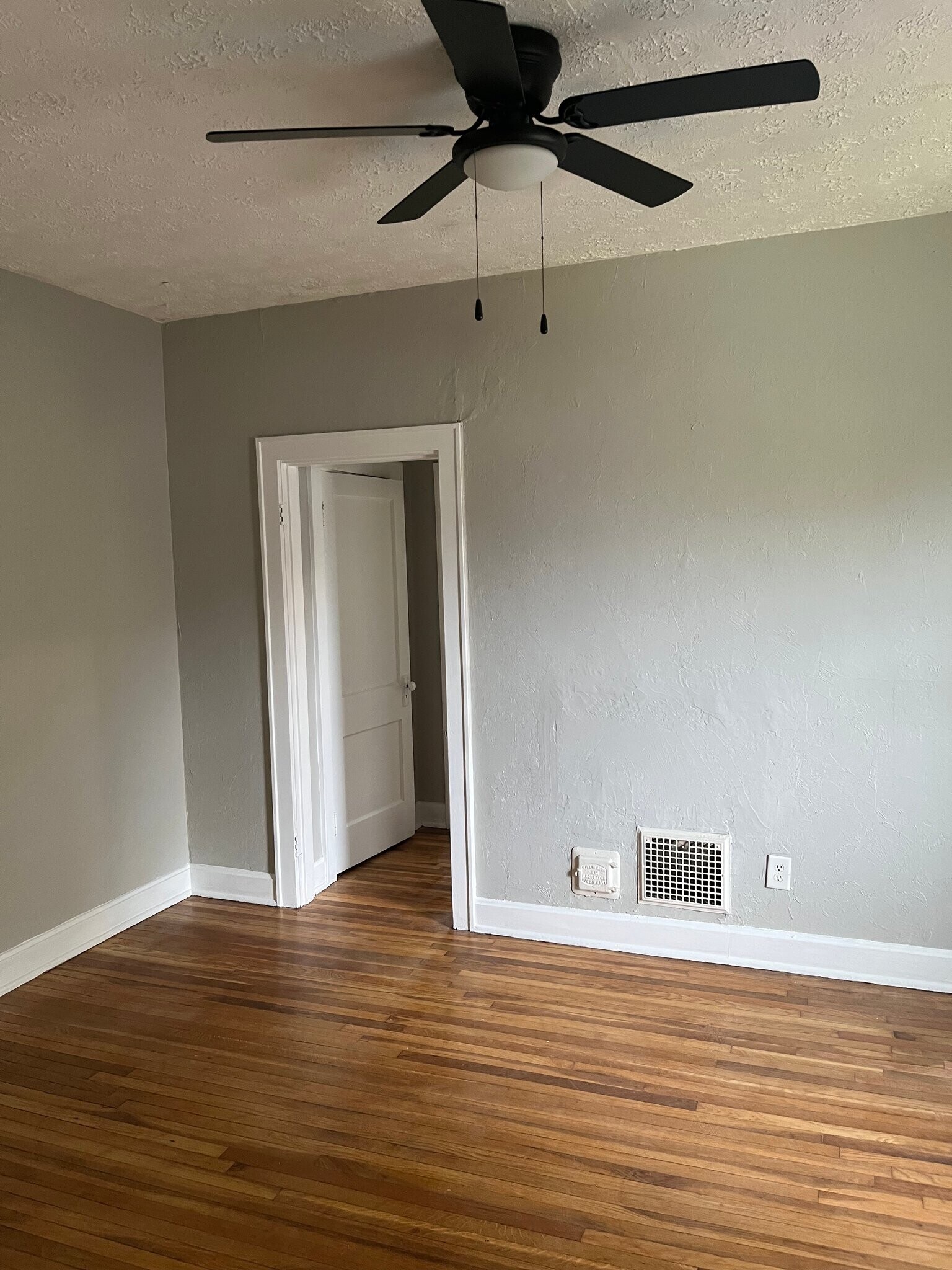 Building Photo - 2615 Sheridan Dr