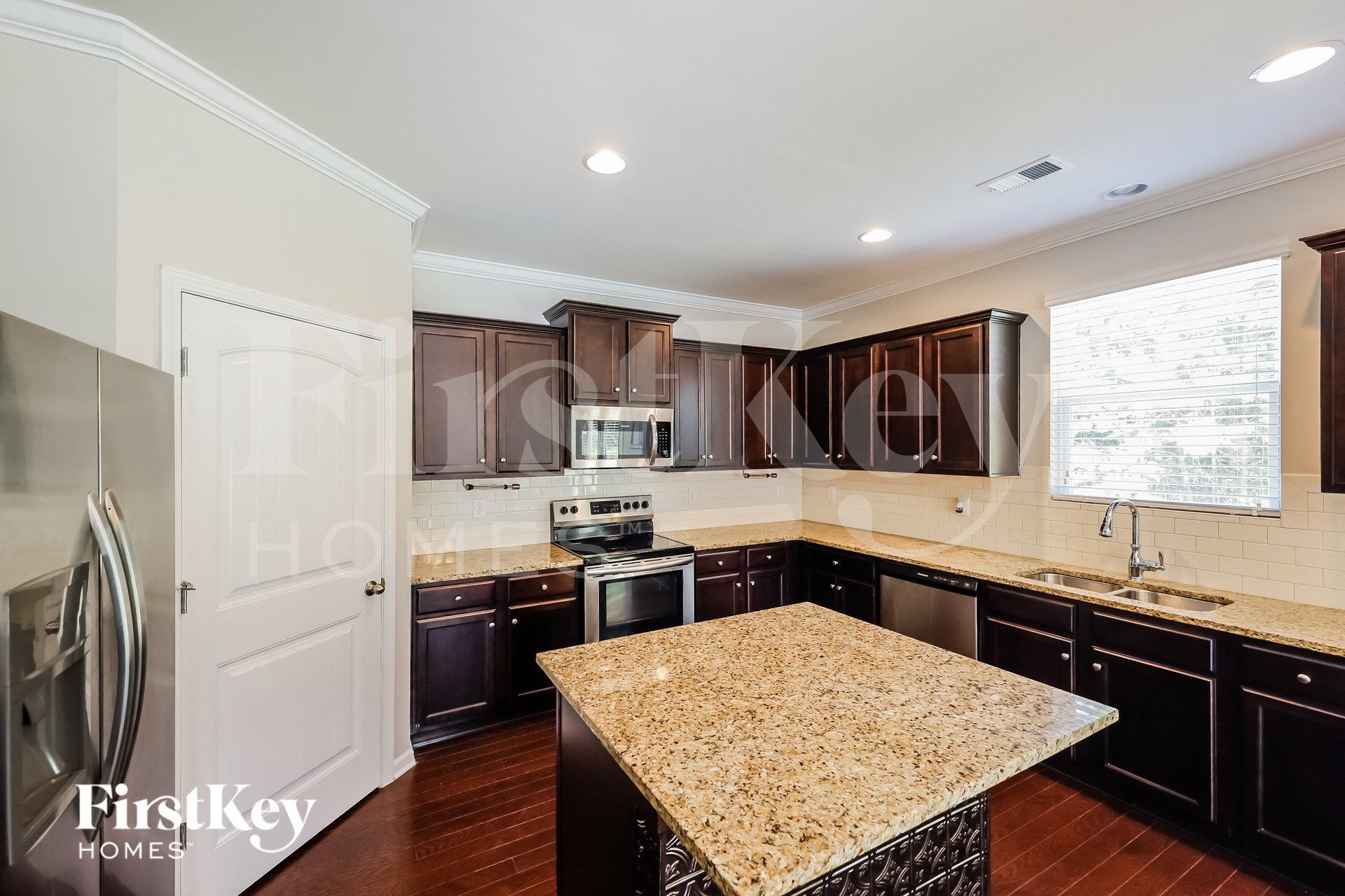 Building Photo - 7009 Elm Crest Cir