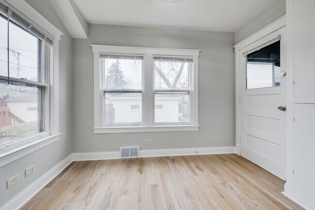 Building Photo - 6228 W Berenice Ave