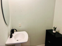 Building Photo - 7812 Oak Forest Dr