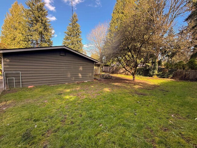Building Photo - 3bd/1.5ba Edmonds Home