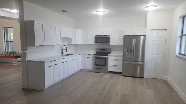 Building Photo - 571 SE 37th Pl