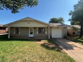 Building Photo - Sweet Two Bedroom Mustang Home