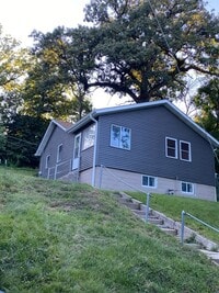 Building Photo - Beautifully Renovated 2-Bedroom Home Near ...