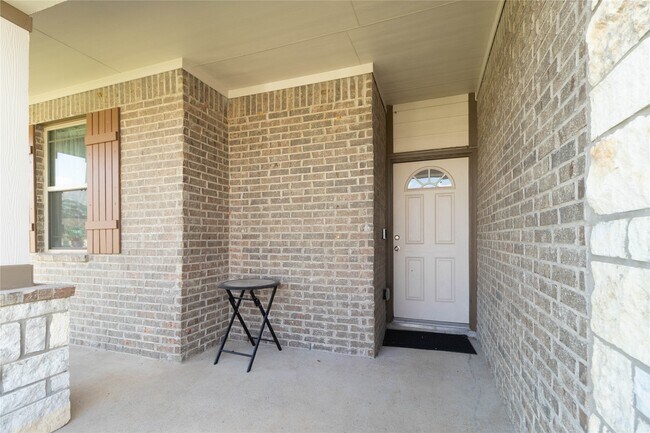 Building Photo - 2209 Cedar Vly Dr