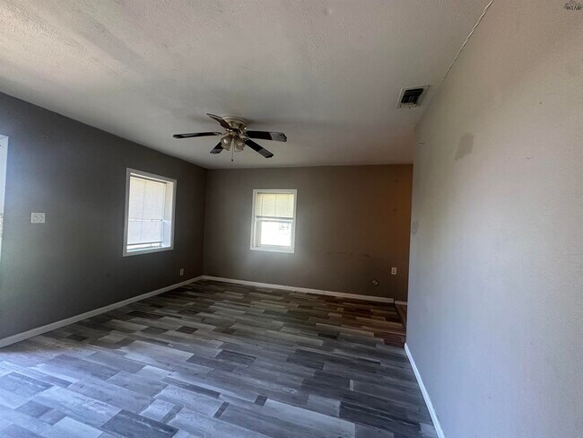 Building Photo - 3202 Avenue S