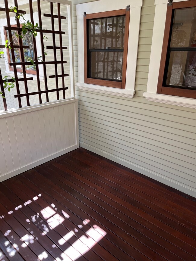 Building Photo - 135 E Ave 42