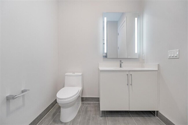 Building Photo - 119 Peter St