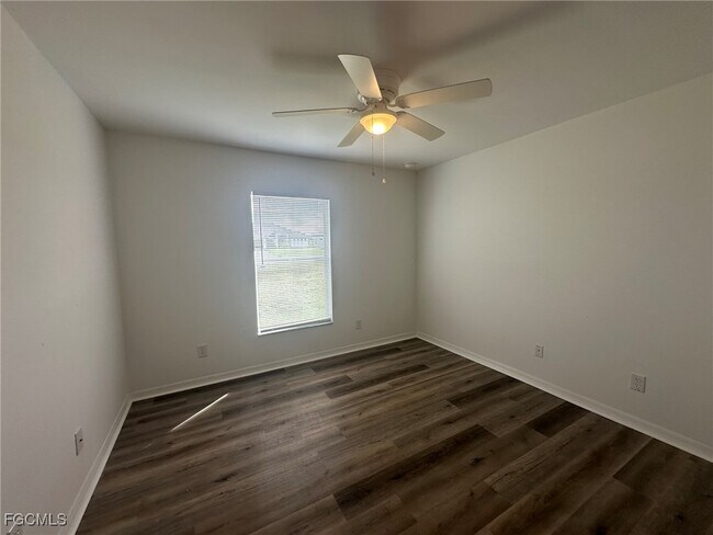 Building Photo - 3929 NW 42nd Ave