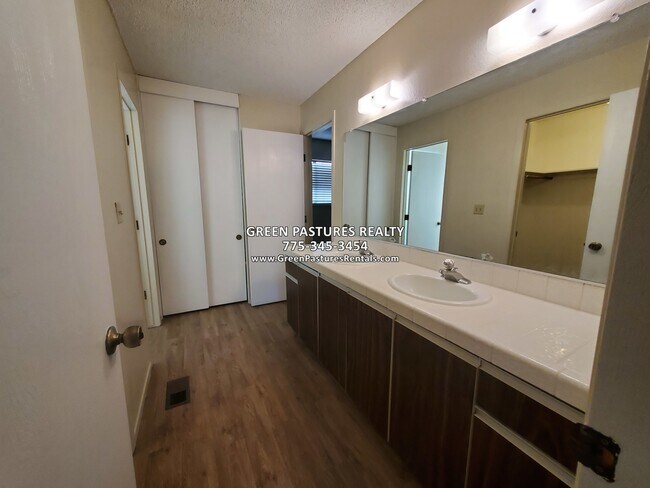 Building Photo - 957 Tyler Way