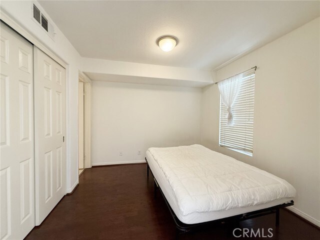 Building Photo - 424 Silk Tree