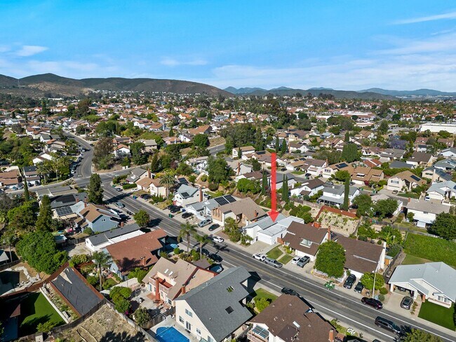 Building Photo - 3 Bedroom 2 Bathroom home available DECEMB...