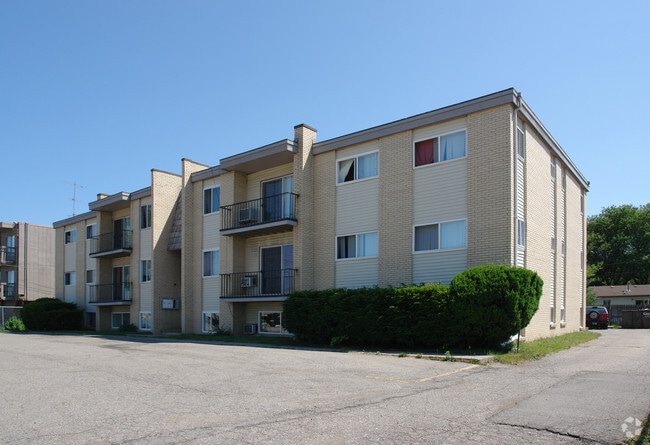 Primary Photo - 4131 N Grand River Ave