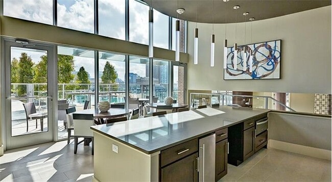 Building Photo - 2727 Cedar Springs Rd