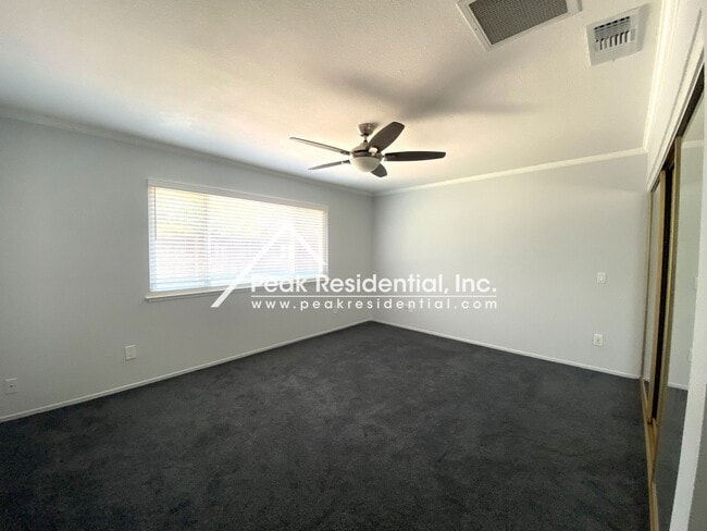 Building Photo - Charming 3 bd/2 ba Orangevale Home with RV...