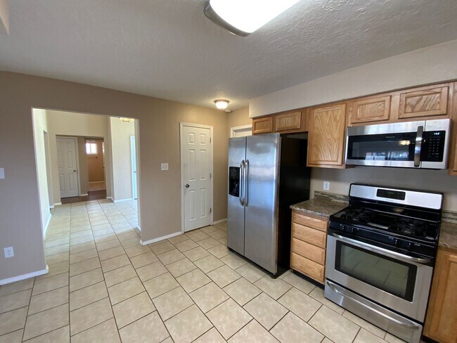 Building Photo - 3 Bedroom Single Story Home Available Near...