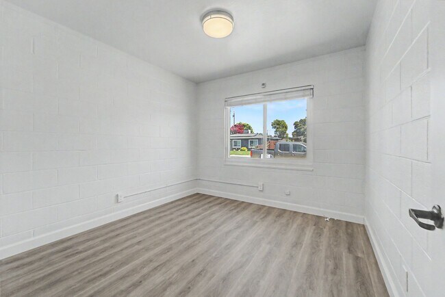 Building Photo - 1258 Rosemary Ln