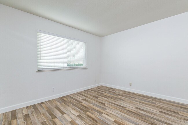 Building Photo - 203 Donegal Ave