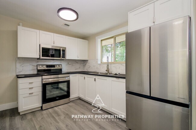 Building Photo - Charming 5-Bedroom Home in Provo’s Cottonw...