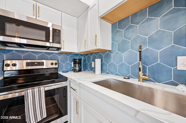 Building Photo - 2959 N 68th Pl