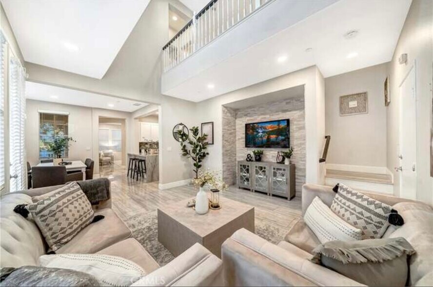 Building Photo - 16 Shelburne St