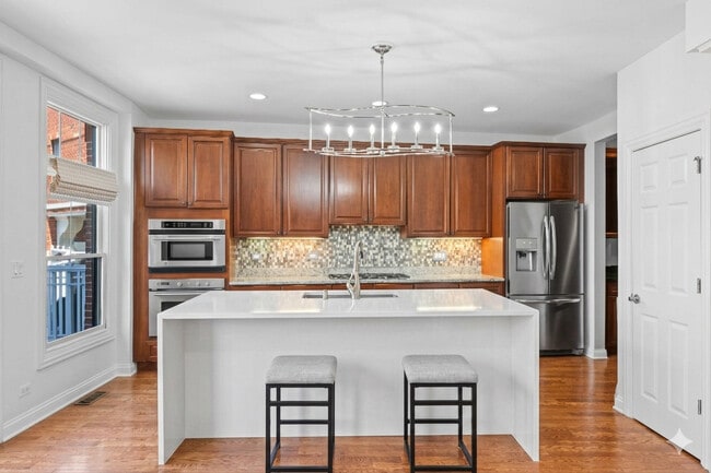 Building Photo - 1813 Admiral Ct