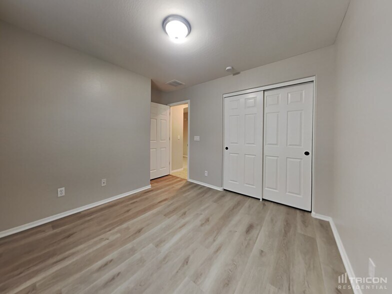 Building Photo - 14131 W Corrine Dr